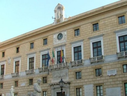 Emergenza case a Palermo, Orlando: “Pronto a confiscare circoli”