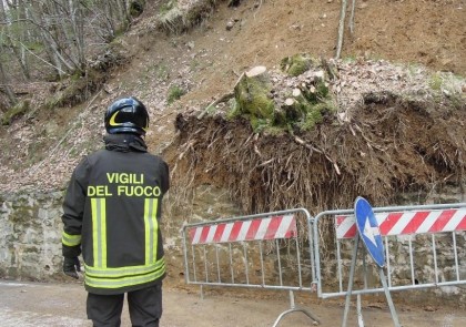 Maltempo, costone frana sulla strada ad Agrigento item-thumbnail