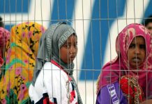 A Taormina, Boheme ambientata in un campo profughi, e in 500 cinema