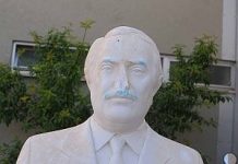 Palermo, staccano testa del busto di Falcone e la lanciano contro la scuola